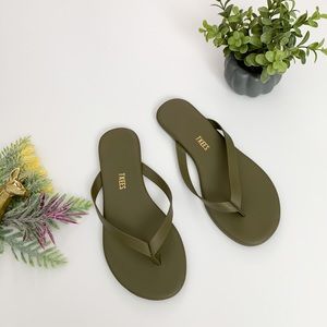TKEES Lily Matte Green Sandals from Revolve NWOB